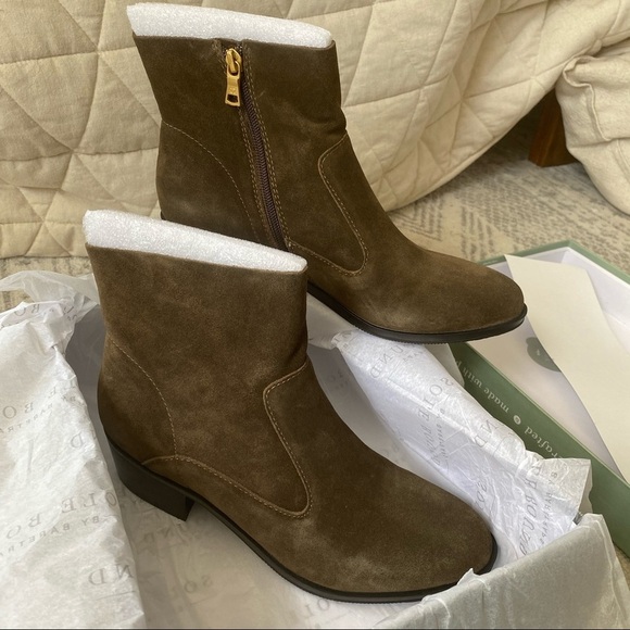 Baretraps Idola Suede Bootie in Moss - Picture 5 of 6